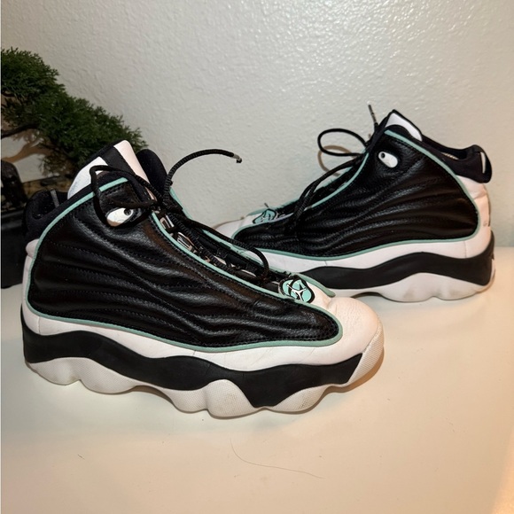 Nike jordan Black and White Sneakers with Green Accents - Picture 4 of 8